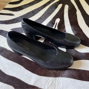 Ecco black pump sz 40 danish design